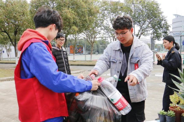 浙海职院青年志愿者总队开展环保公益活动
